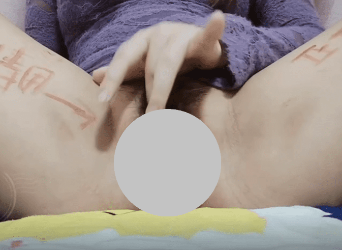 小悦悦 黑丝包臀裙,用假唧唧和玉手玩弄嫩穴自慰 21P1V587M 5 小悦悦 黑丝包臀裙,用假唧唧和玉手玩弄嫩穴自慰 21P1V587M 5