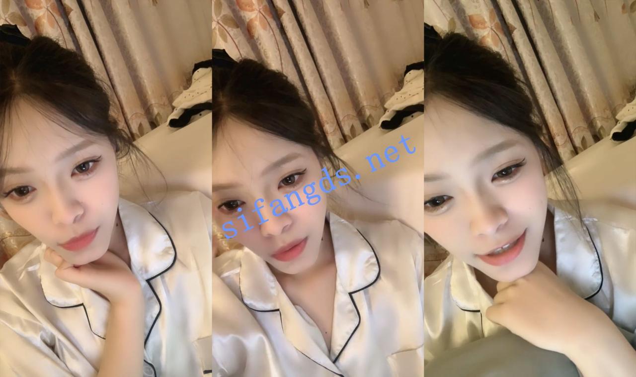 尤物 纯美校花~【雯雯舌头很灵活】美呆了~娇柔玉体 抠逼! 5 尤物 纯美校花~【雯雯舌头很灵活】美呆了~娇柔玉体 抠逼! 5