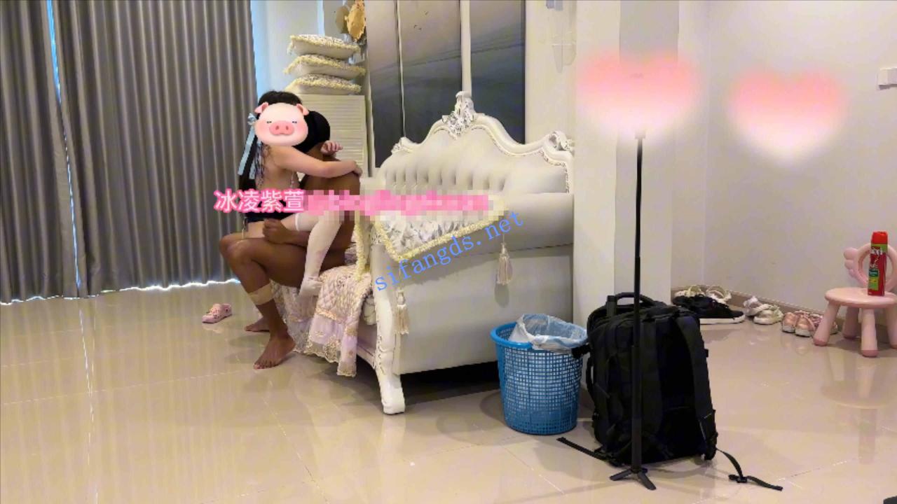 极品绿帽媚黑萝莉淫妻【冰凌紫萱】最新大老黑第三视角 2 极品绿帽媚黑萝莉淫妻【冰凌紫萱】最新大老黑第三视角 2