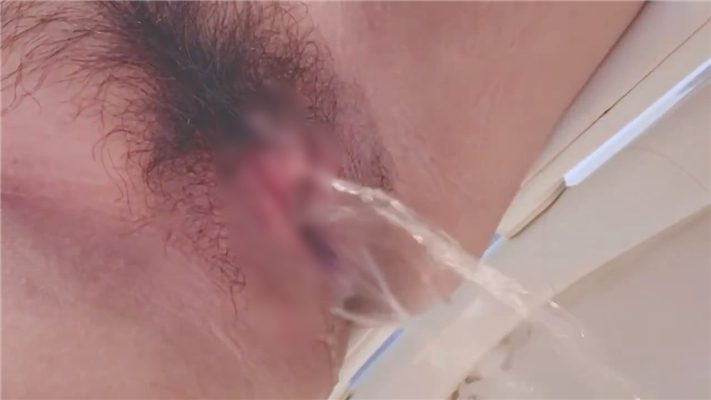 推特呲尿大比拼 各种妹妹放尿给你看 比比谁的穴嫩尿的远 37 推特呲尿大比拼 各种妹妹放尿给你看 比比谁的穴嫩尿的远 37