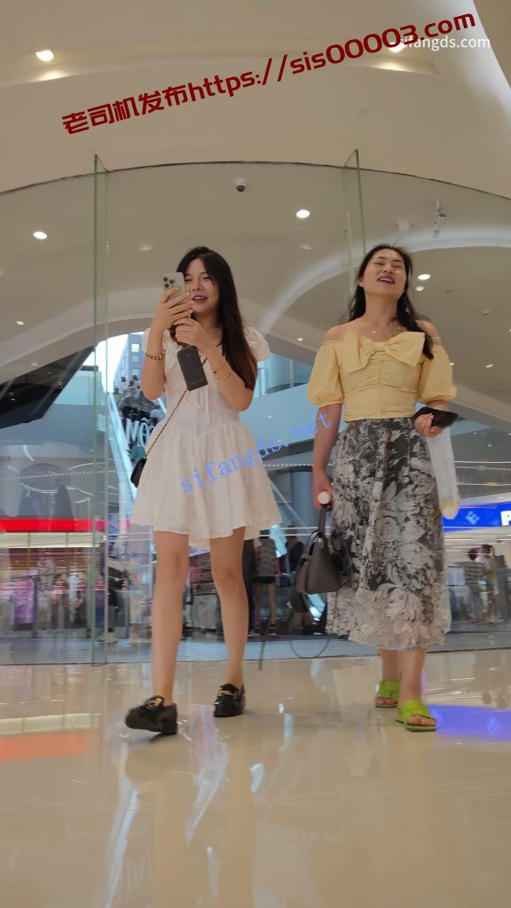 【CSCD】白色连衣裙小姐姐和闺蜜逛街,灰色内内【1V】【445M】 3 【CSCD】白色连衣裙小姐姐和闺蜜逛街,灰色内内【1V】【445M】 3