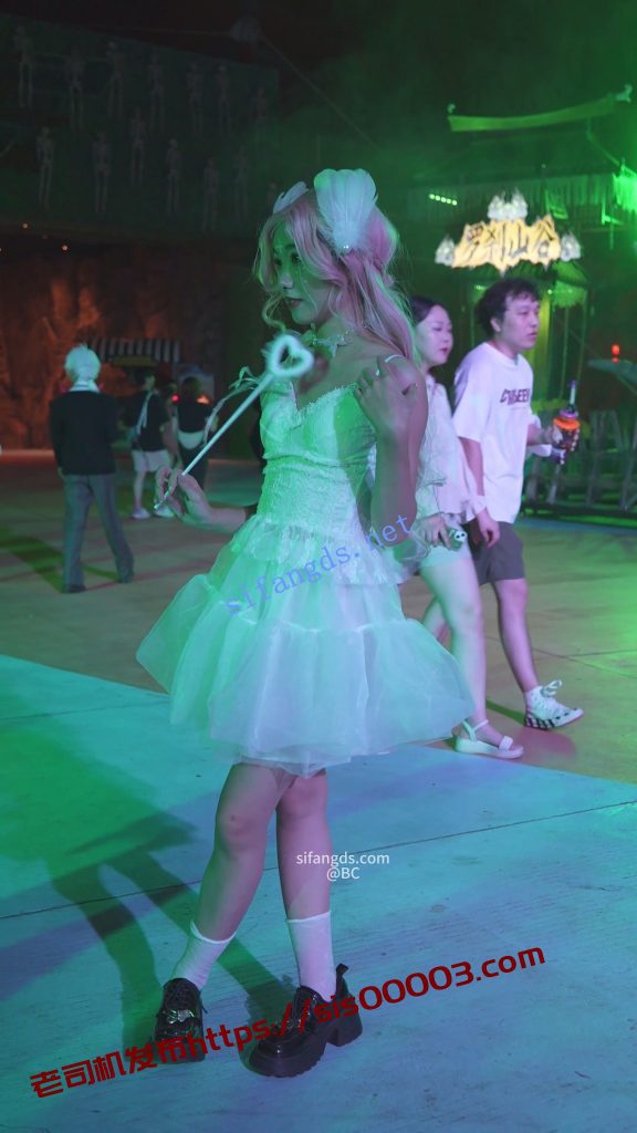 (BC-SSS-092)蕾丝裙美女拍照..趁乱开闪CD..强光照亮粉色内裤【1V】【630M】 5 (BC-SSS-092)蕾丝裙美女拍照..趁乱开闪CD..强光照亮粉色内裤【1V】【630M】 5