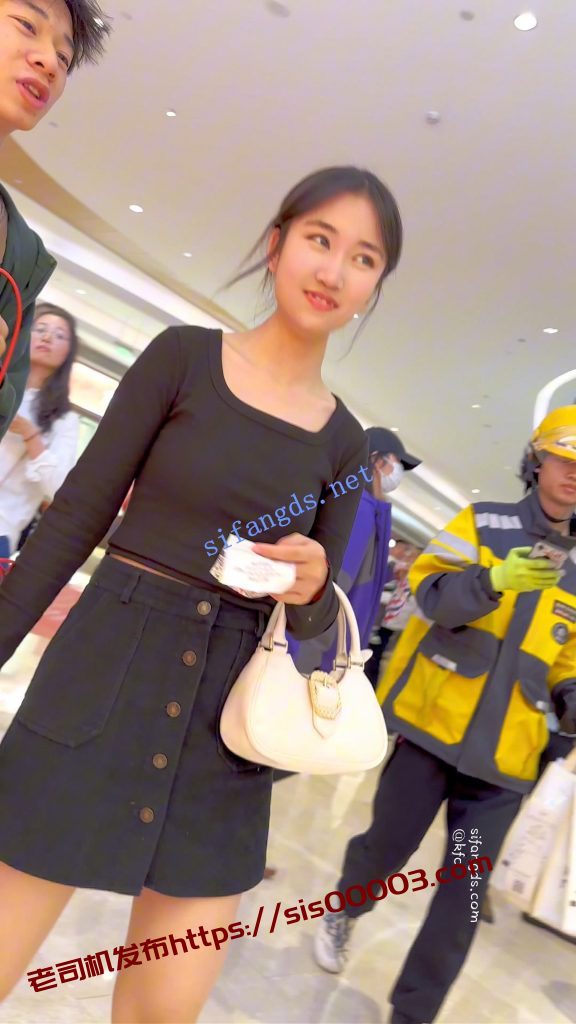 【KFC】短裙学生妹酷似许家印·0D肉丝白内·翘起屁股拍超清CD【1V】【309M】 4 【KFC】短裙学生妹酷似许家印·0D肉丝白内·翘起屁股拍超清CD【1V】【309M】 4