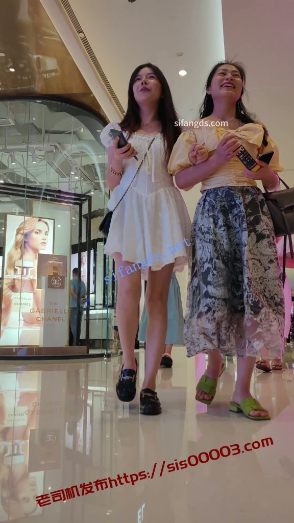 【CSCD】白色连衣裙小姐姐和闺蜜逛街,灰色内内【1V】【445M】 4 【CSCD】白色连衣裙小姐姐和闺蜜逛街,灰色内内【1V】【445M】 4