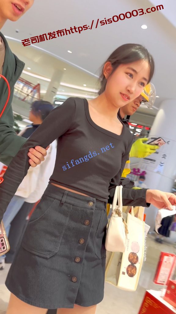 【KFC】短裙学生妹酷似许家印·0D肉丝白内·翘起屁股拍超清CD【1V】【309M】 5 【KFC】短裙学生妹酷似许家印·0D肉丝白内·翘起屁股拍超清CD【1V】【309M】 5