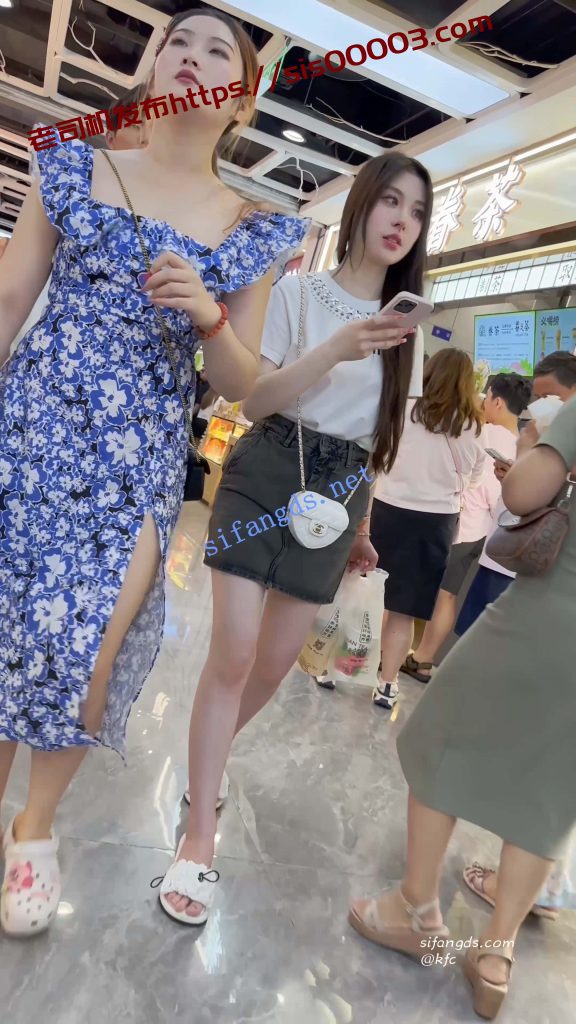 【KFC】短裙美女和闺蜜买奶茶·精装气质型·大哥一直偷看美女【1V】【774M】 8 【KFC】短裙美女和闺蜜买奶茶·精装气质型·大哥一直偷看美女【1V】【774M】 8