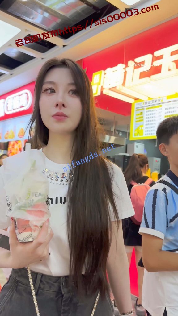 【KFC】短裙美女和闺蜜买奶茶·精装气质型·大哥一直偷看美女【1V】【774M】 16 【KFC】短裙美女和闺蜜买奶茶·精装气质型·大哥一直偷看美女【1V】【774M】 16