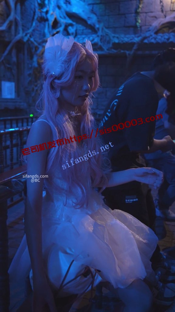 (BC-SSS-092)蕾丝裙美女拍照..趁乱开闪CD..强光照亮粉色内裤【1V】【630M】 7 (BC-SSS-092)蕾丝裙美女拍照..趁乱开闪CD..强光照亮粉色内裤【1V】【630M】 7