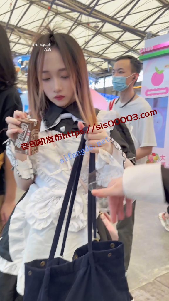 【KFC】女仆裙学生妹和闺蜜逛街拍照·吊带丝袜粉色内内性感【256M】 4 【KFC】女仆裙学生妹和闺蜜逛街拍照·吊带丝袜粉色内内性感【256M】 4