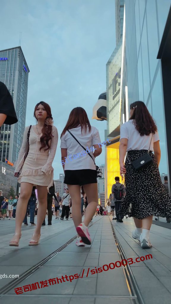 【CSCD】粉色连衣裙美女和朋友逛街,黄色内内带翅膀【1V】【863M】 4 【CSCD】粉色连衣裙美女和朋友逛街,黄色内内带翅膀【1V】【863M】 4