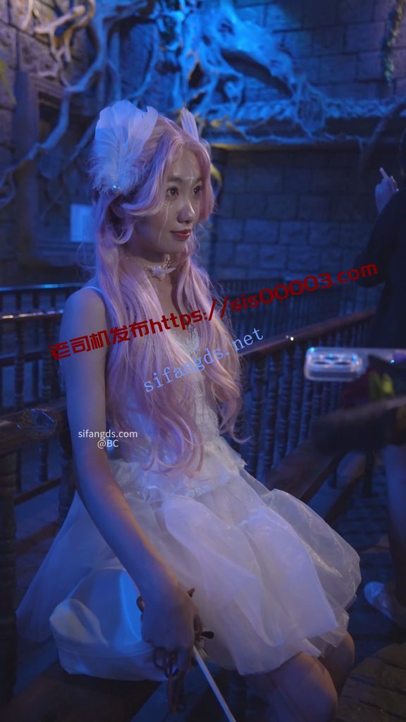 (BC-SSS-092)蕾丝裙美女拍照..趁乱开闪CD..强光照亮粉色内裤【1V】【630M】 10 (BC-SSS-092)蕾丝裙美女拍照..趁乱开闪CD..强光照亮粉色内裤【1V】【630M】 10