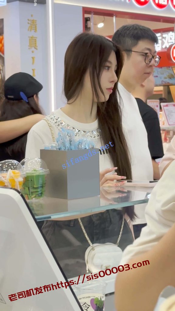 【KFC】短裙美女和闺蜜买奶茶·精装气质型·大哥一直偷看美女【1V】【774M】 2 【KFC】短裙美女和闺蜜买奶茶·精装气质型·大哥一直偷看美女【1V】【774M】 2