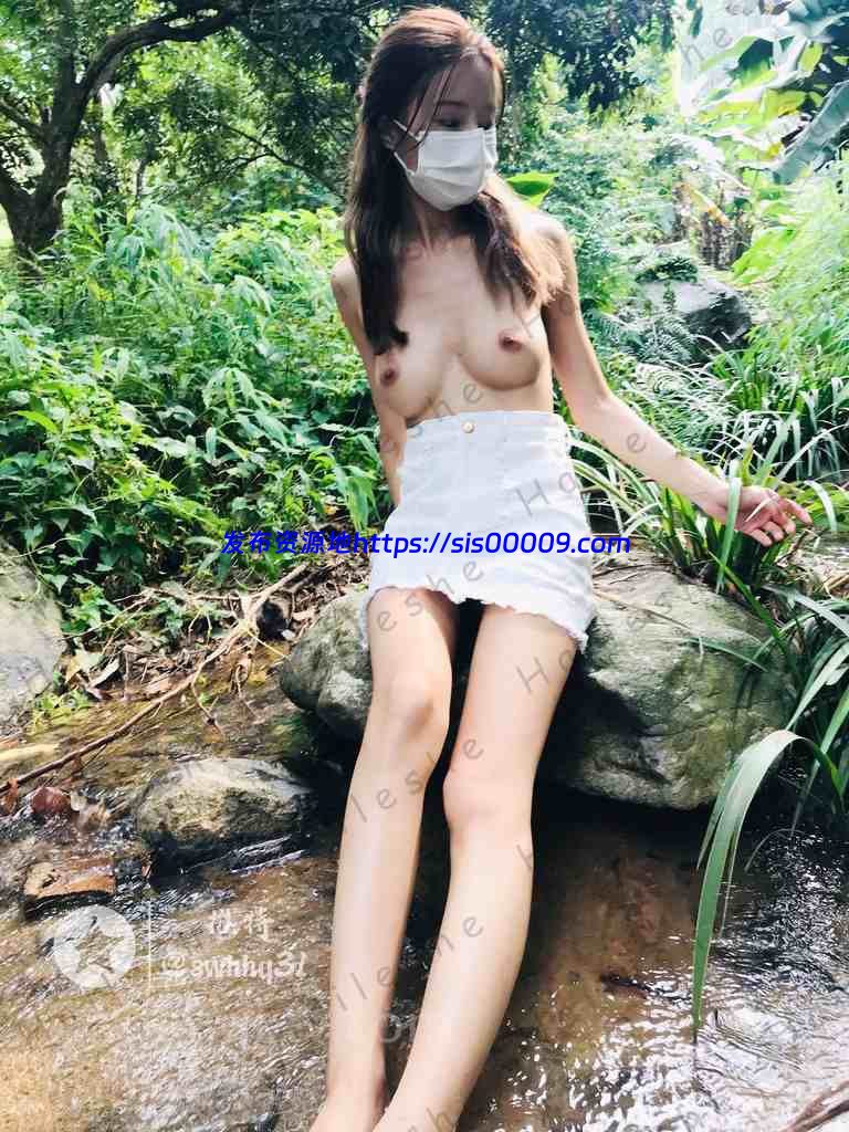 超清纯露出女神【swhhq31】办公室全露【401P/6V/425M】 8 超清纯露出女神【swhhq31】办公室全露【401P/6V/425M】 8