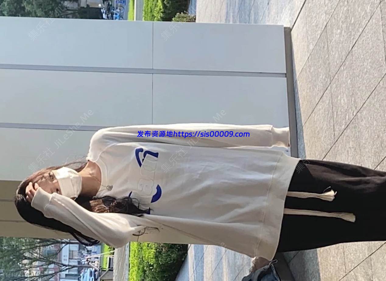 路边公厕偷拍漂亮学生妹肥美多汁的鲍鱼裂开了嘴诱惑死人【1V】 1