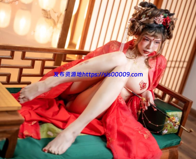 高质量网红@秋和柯基(夏小秋) – 新春贺图[65P+1V/1.59G] 2