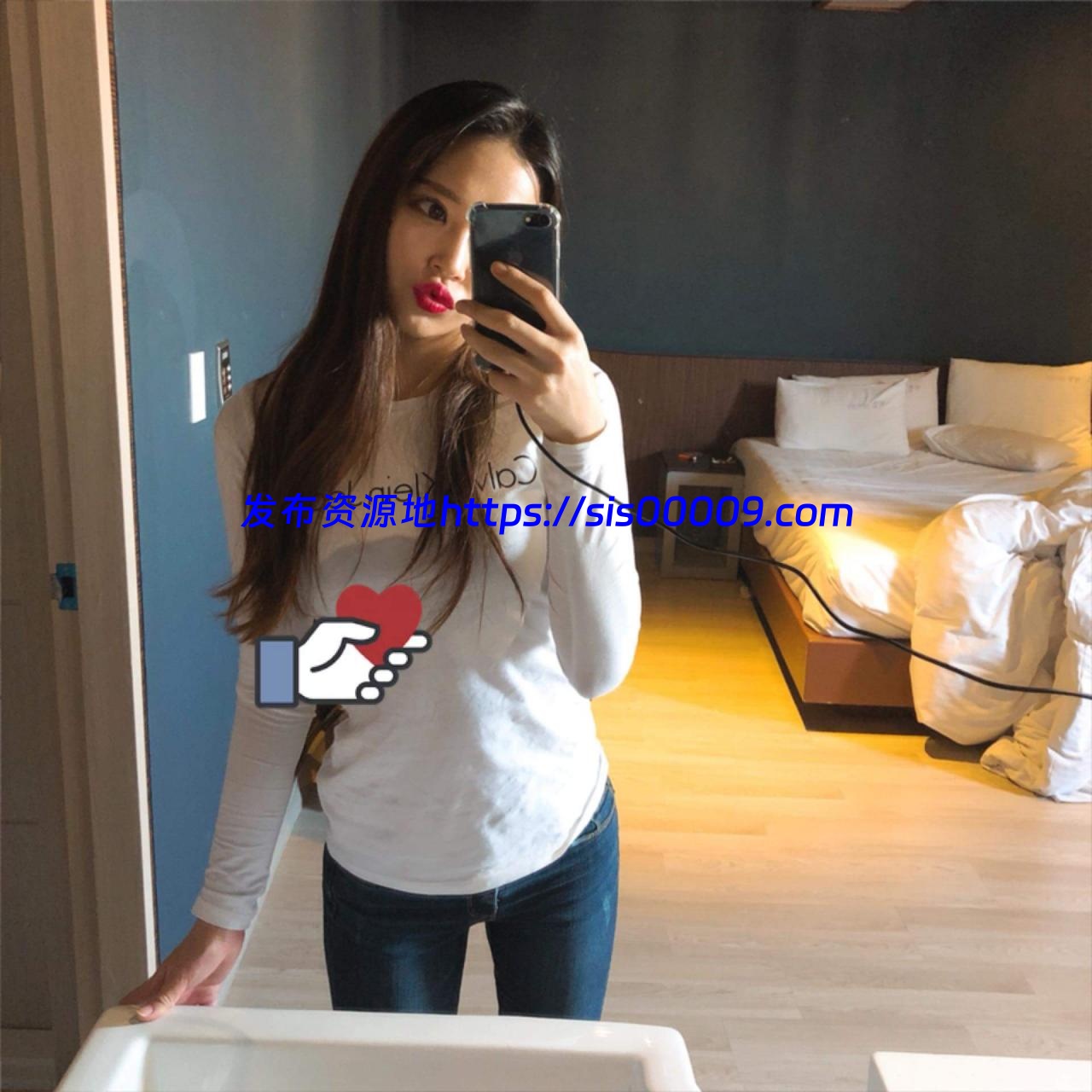 原版购买极品反差婊人前女神人后母狗【26p/1v/1.1G】 3