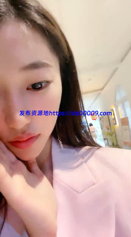 公司白领~【小白兔呀呀】极度反差~刺激！聊前男友打野战 在KTV被服务员发现【9V/2.16GB】 4