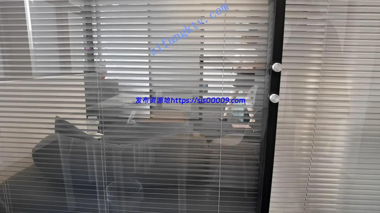 *老虎菜原创*偷拍98年同事乔佳后续（换衣+惊现上班无内） 8