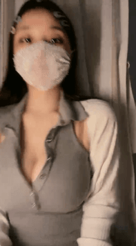 ♥️【萝莉乳神】F罩杯揉奶掰穴特写跪着摇摆道具磨插阴蒂 1