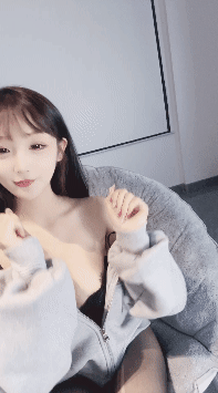 【顶级绿播女神下海 小玩偶】好美秒杀网红 忽悠闺蜜一起秀 1 【顶级绿播女神下海 小玩偶】好美秒杀网红 忽悠闺蜜一起秀 1