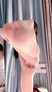 ♈爽炸了！裸舞女神首次喷水~【林小琬】道具狂插~爽~！ 5