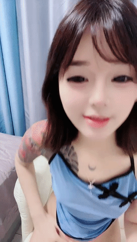 ⚫️萝莉小学妹~【前前前女友】首秀~骚舞诱惑~自慰喷水了~ 2 ⚫️萝莉小学妹~【前前前女友】首秀~骚舞诱惑~自慰喷水了~ 2