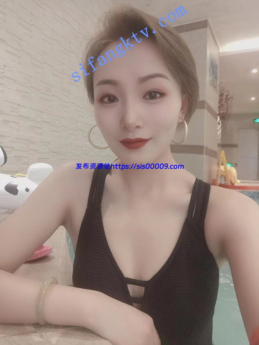 ❤❤❤超极品【ANNA-V】银黄发美女，26岁模特身材，首场大秀 2