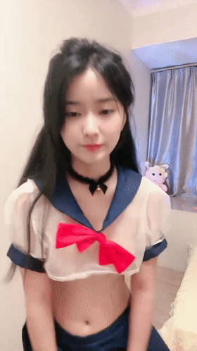 ⚫️明星颜值【纯情辣妹】鸡毛挑逗~首次直播干炮~无套内射 1 ⚫️明星颜值【纯情辣妹】鸡毛挑逗~首次直播干炮~无套内射 1