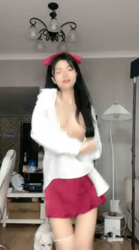 ♆【19岁妮羊羊】新人~可爱小萝莉~刚下海就被干~掰穴抠逼~ 3