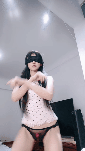 新舞蹈系校花女神!~【奶酪不甜】激情裸舞跳蛋抠逼自慰!~ 3 新舞蹈系校花女神!~【奶酪不甜】激情裸舞跳蛋抠逼自慰!~ 3