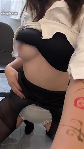 B站 甜美小骚UP妹 一只羊咩咩 裸舞自慰反差风福利派对 3 B站 甜美小骚UP妹 一只羊咩咩 裸舞自慰反差风福利派对 3