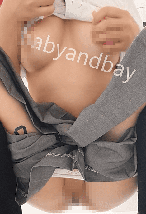 wuli桃酱 – 11分钟 公厕JK制服跳蛋 白虎萝莉 2