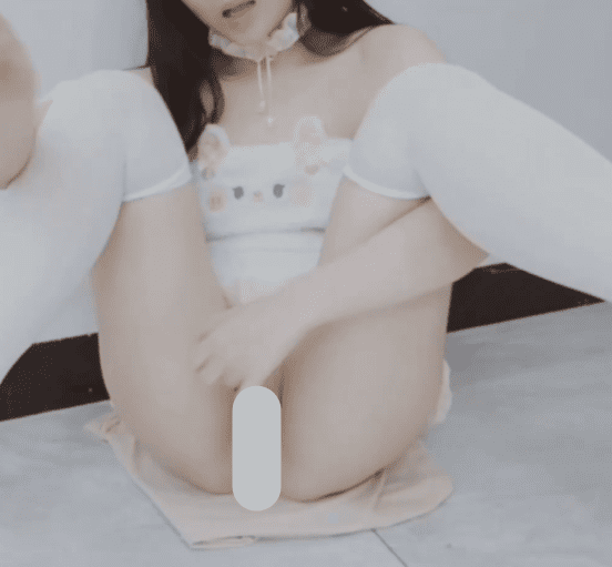 白色过膝袜 兔耳女仆短裙 坐地板上 吐舌头 M腿展示身材 1V438M 1