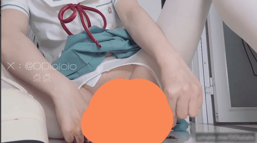 【新】点点-水手服拉裤兜 假几把插出粑粑 坐骑假几把自慰菊花失禁喷水【2V】【1.03G百度云】 2