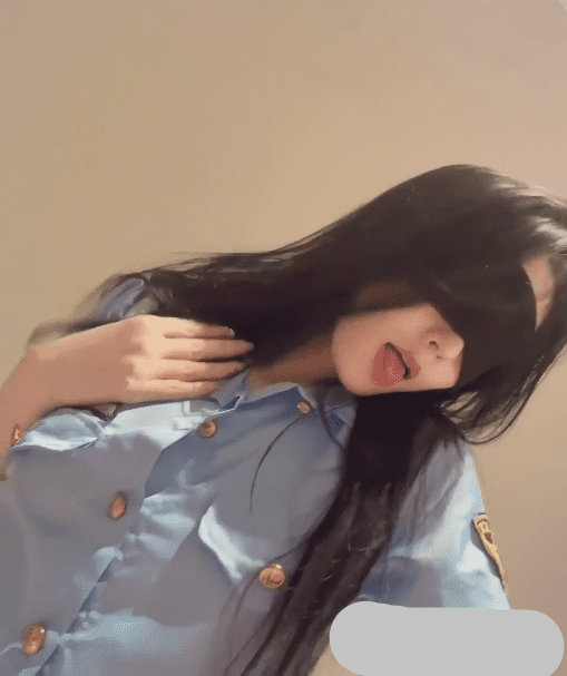 黑色透明连裤丝袜  蓝色空姐制服 黑色眼罩 诱惑脱衣跳舞 1V88M 1