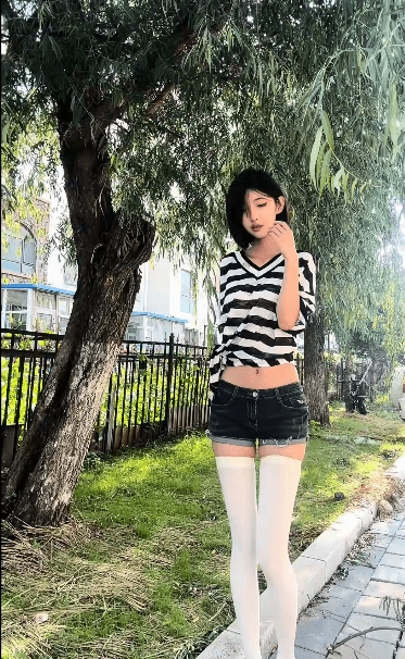 抖音50万粉 行简 翻白眼露出阿黑颜视频福利合集 4V475M 4 抖音50万粉 行简 翻白眼露出阿黑颜视频福利合集 4V475M 4