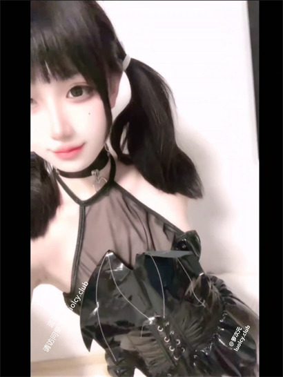 少萝糖糖 – [128定制] 10分钟 Cos恶魔套装 户外露出小区自慰 [15P1V-804MB] 持续更新中 百度云 3