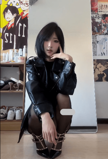 抖音50万粉 行简 翻白眼露出阿黑颜视频福利合集 4V475M 6 抖音50万粉 行简 翻白眼露出阿黑颜视频福利合集 4V475M 6