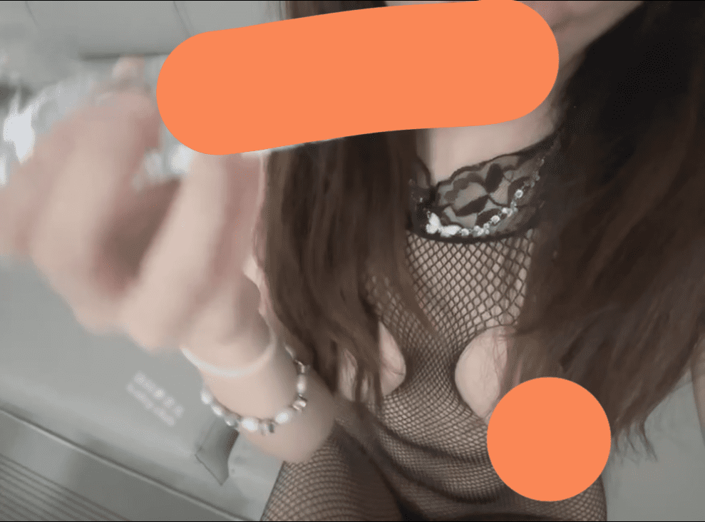 【新】Rayray@WuliRayray-新作 10分钟 黑丝网袜【2V】【823MB百度云】 3