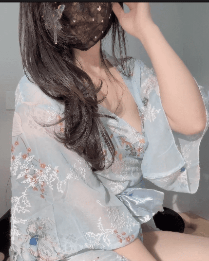 极品肉感福利姬-梦中的梦-新 透蓝和风浴衣（1V,320M） 1