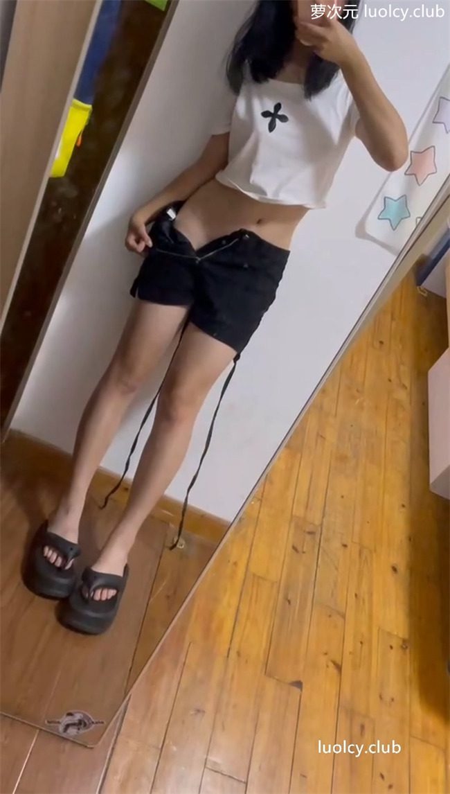 是嚯嚯呀 – 新作 6分钟 酥胸萝莉 Cos居家自慰 [98P1V-556MB] 持续更新中 百度云 14