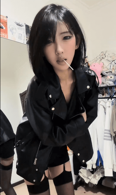 抖音50万粉 行简 翻白眼露出阿黑颜视频福利合集 4V475M 5 抖音50万粉 行简 翻白眼露出阿黑颜视频福利合集 4V475M 5