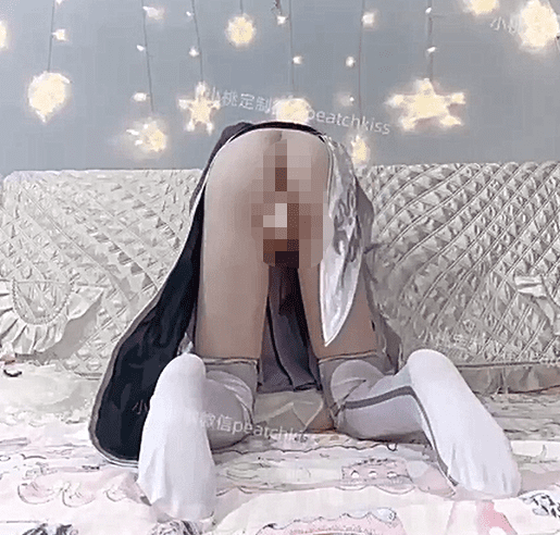 【捏捏小胖桃】 萝莉 cos 美乳 假鸡吧 观音坐莲 4