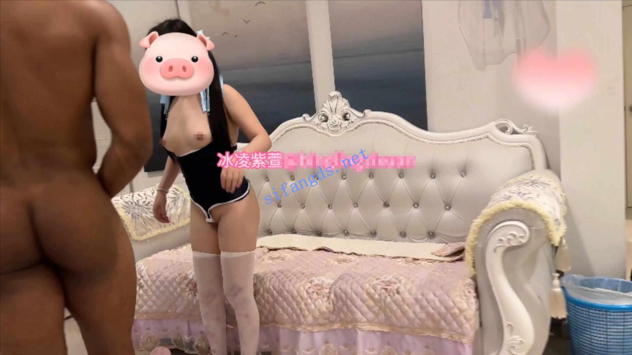 极品绿帽媚黑萝莉淫妻【冰凌紫萱】最新大老黑第三视角 1