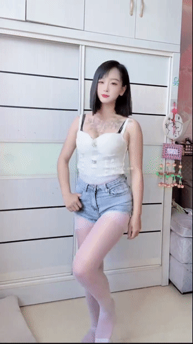 快手骚骚主播 晨洁、笨蛋小鱼、宝粉 性感内衣骚舞自摸诱惑【13V】【2.02G】 6