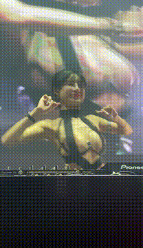 【网红女DJ现场大尺度热舞】真空乳沟 后摇 跪摇 性感死了【39V】【5.1G】 5