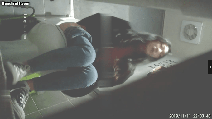 【精品厕拍】韩国大学学生妹酒吧喝醉上厕所差点摔倒 5