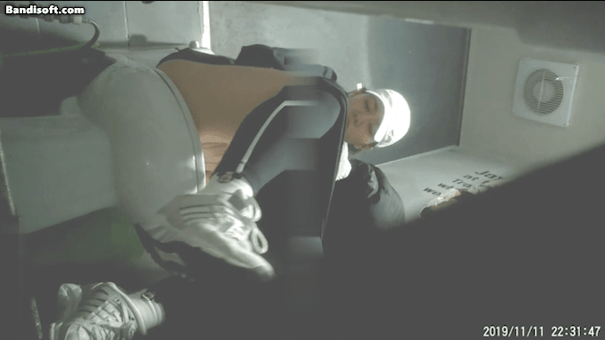 【精品厕拍】韩国大学学生妹酒吧喝醉上厕所差点摔倒 7