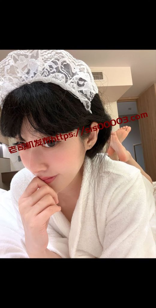 抖音 最讨厌妞约下雨 25万粉 美腿 撸管 足交 乳交 夹射精【8V】【220M】 4