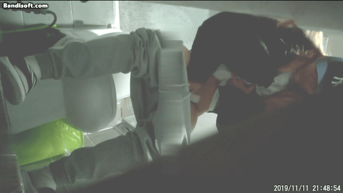 【精品厕拍】韩国大学学生妹酒吧喝醉上厕所差点摔倒 8